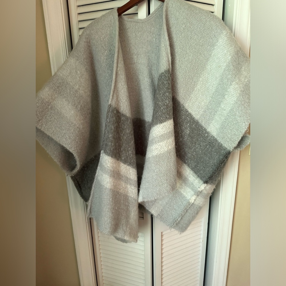 Aerie Poncho/ cape